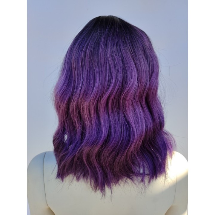 Peruka do ramion fale z grzywką loki fioletowa ciemny fiolet PK082