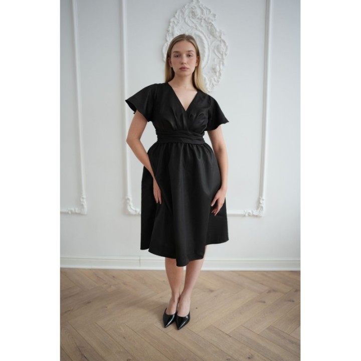 Sukienka midi CZARNA brokatowa z połyskiem za kolano kopertowy dekolt