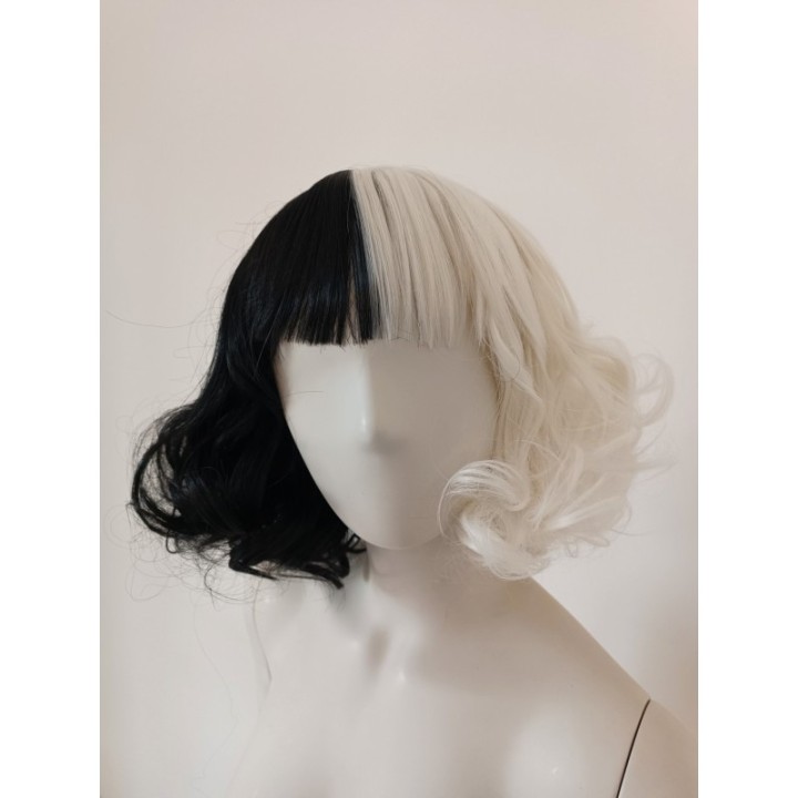 Peruka Cruella De Vil cosplay czarno biała loki PK026