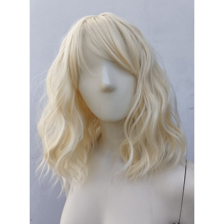 Peruka do ramion jasny ciepły blond fale z długą grzywką PK055
