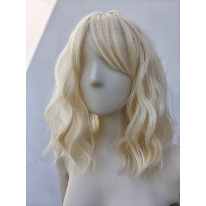 Peruka do ramion jasny ciepły blond fale z długą grzywką PK055