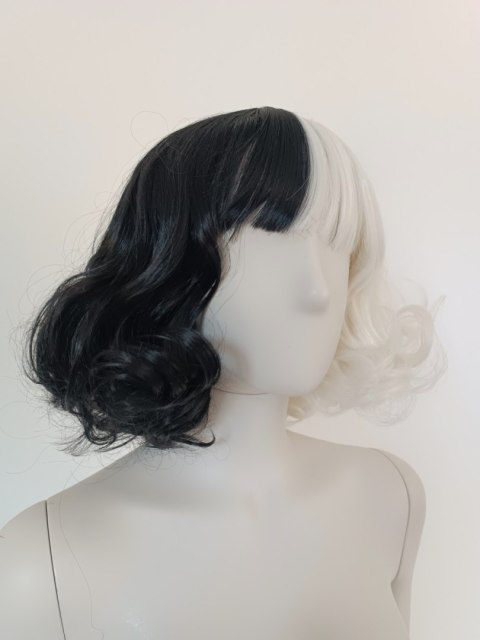 Peruka Cruella De Vil cosplay czarno biała loki PK026