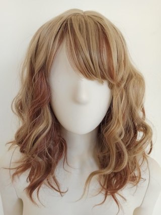 Peruka do ramion fale blond pasemka brąz lokowana PK071