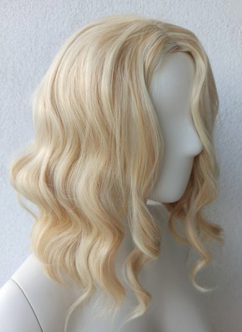 Peruka jasny blond fale do ramion bez grzywki PK002