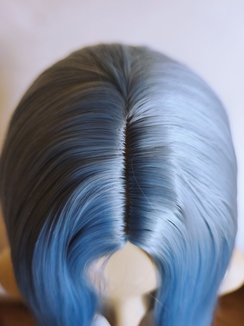 Peruka bez grzywki BŁĘKITNA niebieska z przedziałkiem prosta termoodporna cosplay