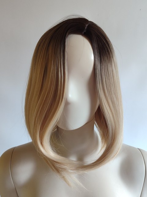 Peruka bob jasny blond ombre bez grzywki na co dzień do ramion PK163
