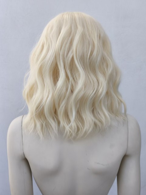 Peruka do ramion jasny ciepły blond fale z długą grzywką PK055