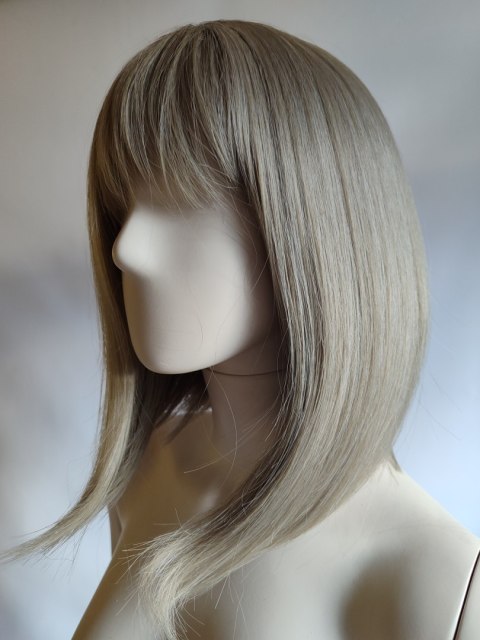 Peruka naturalny popielaty ciemny blond bob z grzywką do ramion PK115