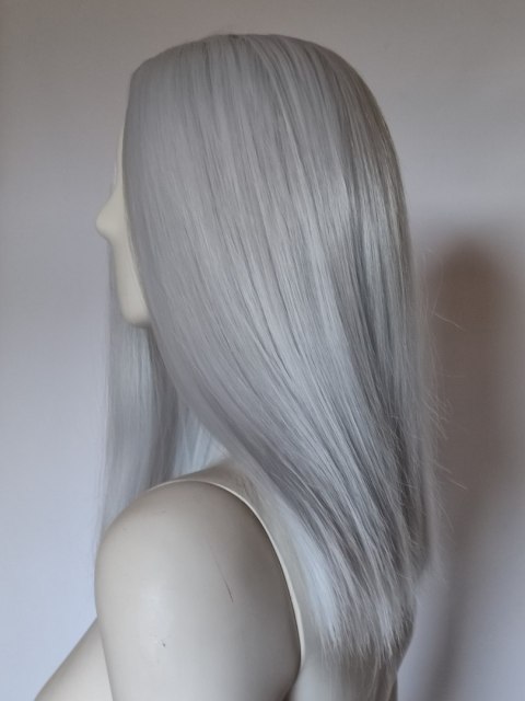 Peruka srebrna szara siwa longbob bez grzywki cosplay do ramion PK162